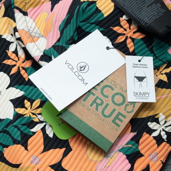 Volcom. Women's Had Me At Aloha One Piece Swimsuit. - Picture 4 of 13